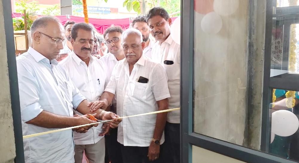 ಇಂದಿರಾ ಕ್ಯಾಂಟೀನ್  ದೇಶದಲ್ಲಿಯೇ ಮಾದರಿ ಕಾರ್ಯಕ್ರಮ: ಉಸ್ತುವಾರಿ ಸಚಿವ ದಿನೇಶ್ ಗುಂಡೂರಾವ್